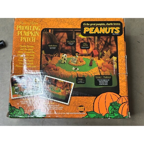 Peanuts It's The Great Pumpkin 2009 Music & Motion Prowling Pumpkin Patch Works - Picture 5 of 10